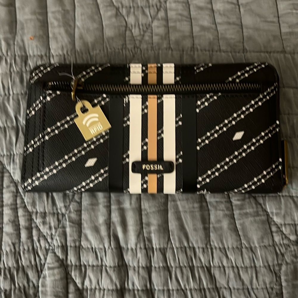Fossil wallet …nwt….rfid….